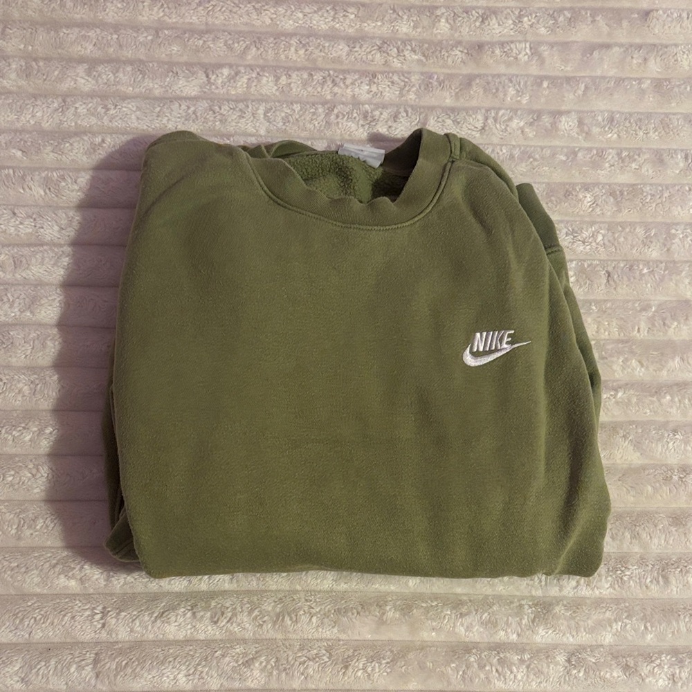 Nike Men's Classic Green Crewneck Sweater